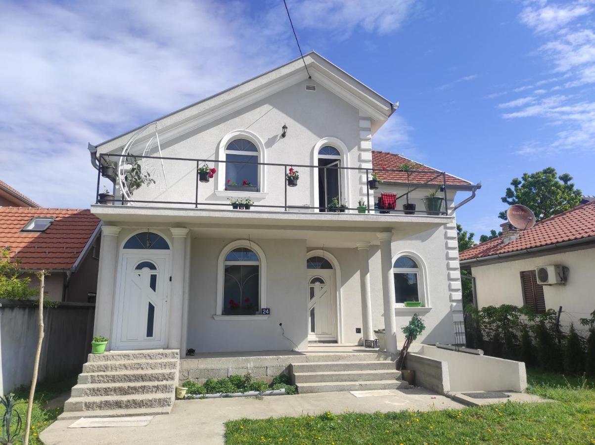 Ivana Belgrad Exterior foto